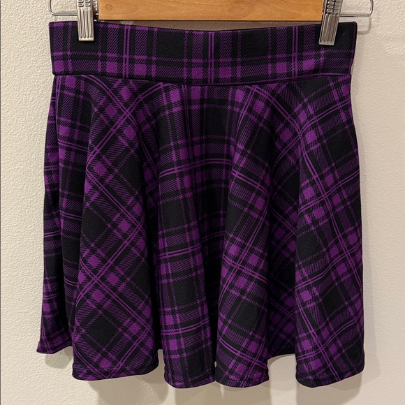 Chic Plaid Skater Skirt in Purple and Black - Picture 1 of 2